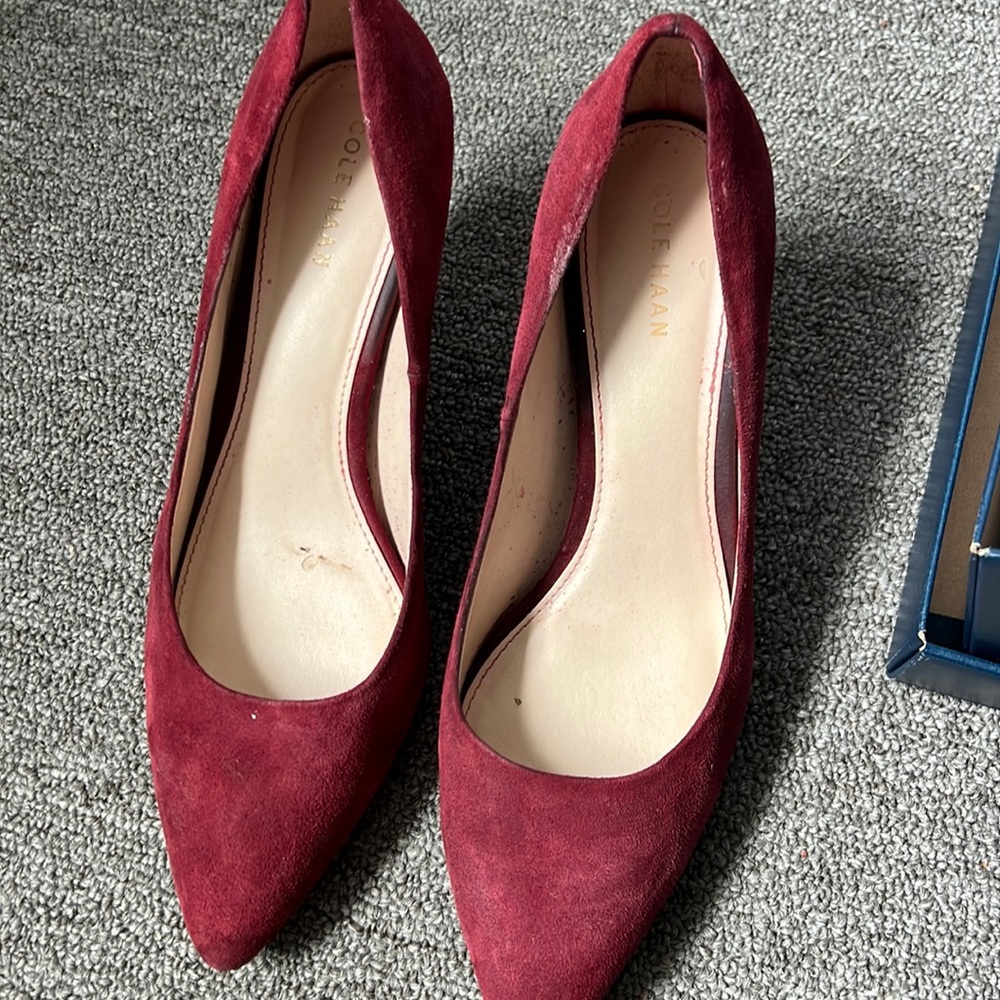 Used is Colemaan color wide size 7